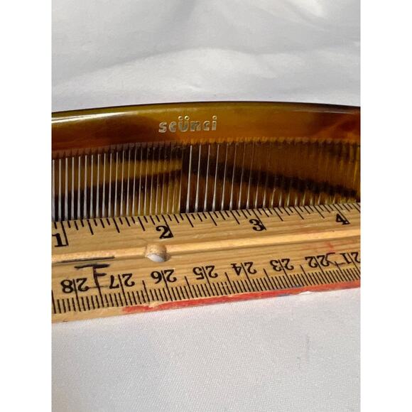 Vintage 4.5 Inch Scünci Combs - Picture 2 of 2
